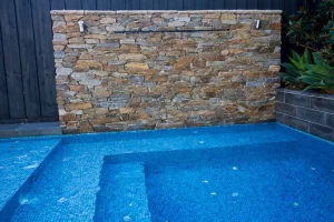 Stone retaining wall with built-in barbecue area